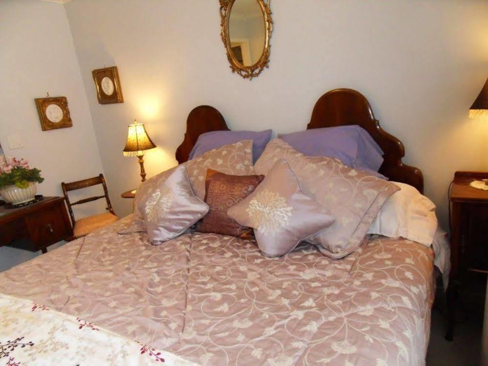 Dorchester House Bed & Breakfast ไนแอการาฟอลส์ ภายนอก รูปภาพ